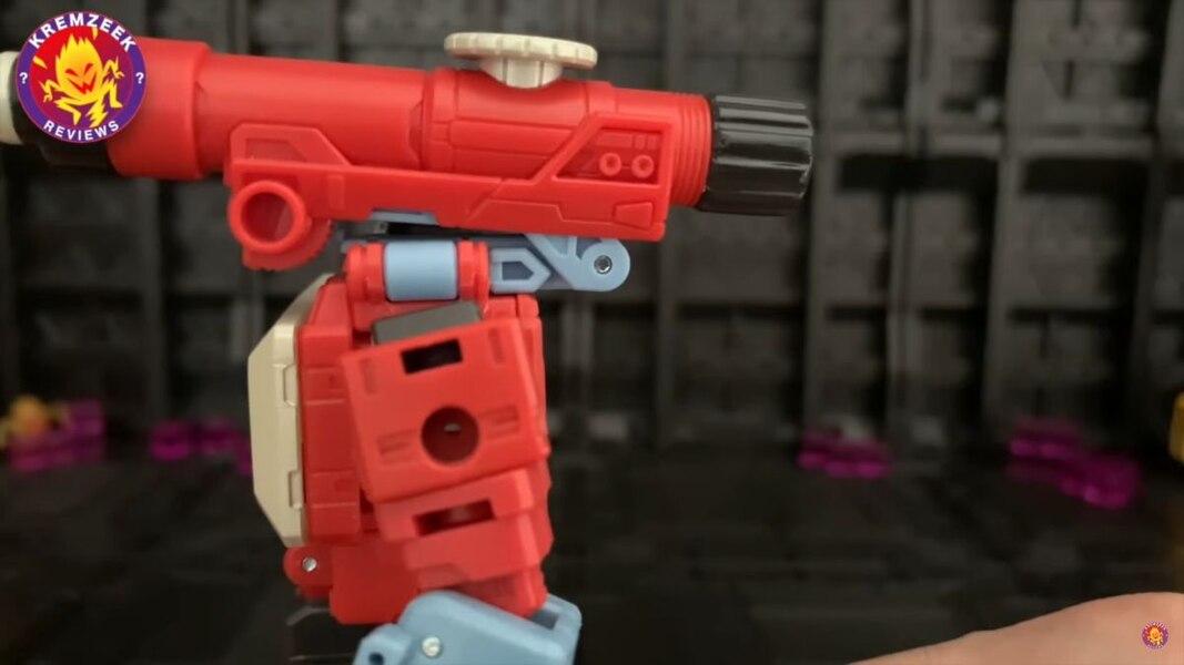 Transformers Studio Series 86 Perceptor More In Hand Image  (8 of 22)